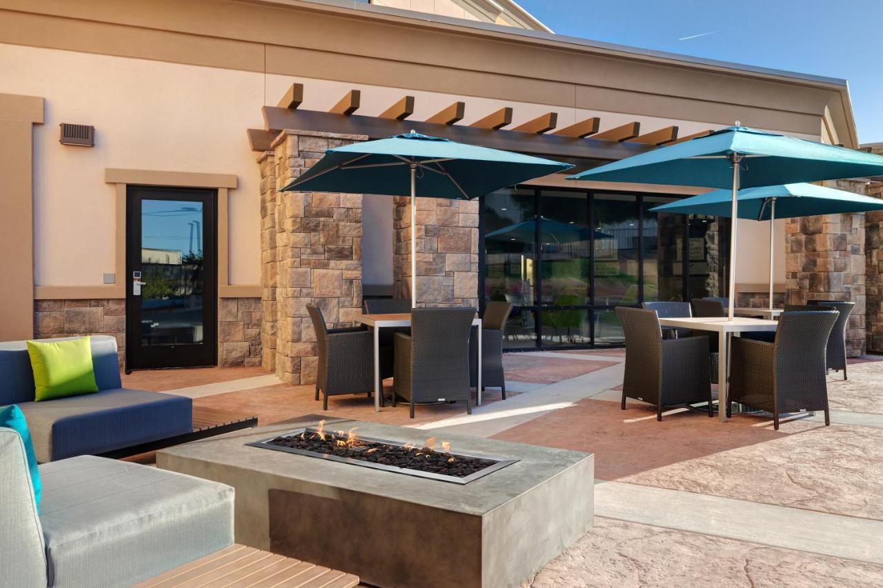 Hampton Inn & Suites Marina Εξωτερικό φωτογραφία