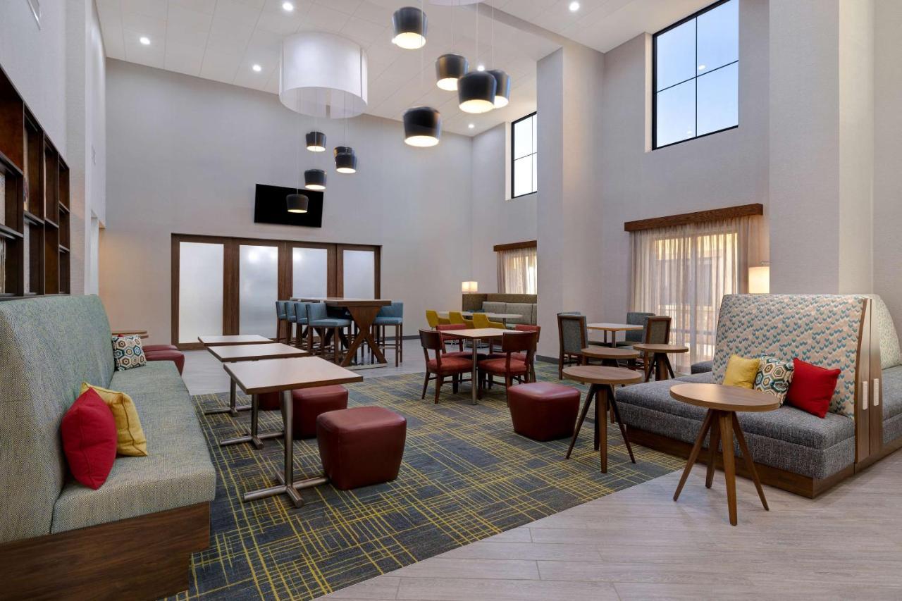 Hampton Inn & Suites Marina Εξωτερικό φωτογραφία