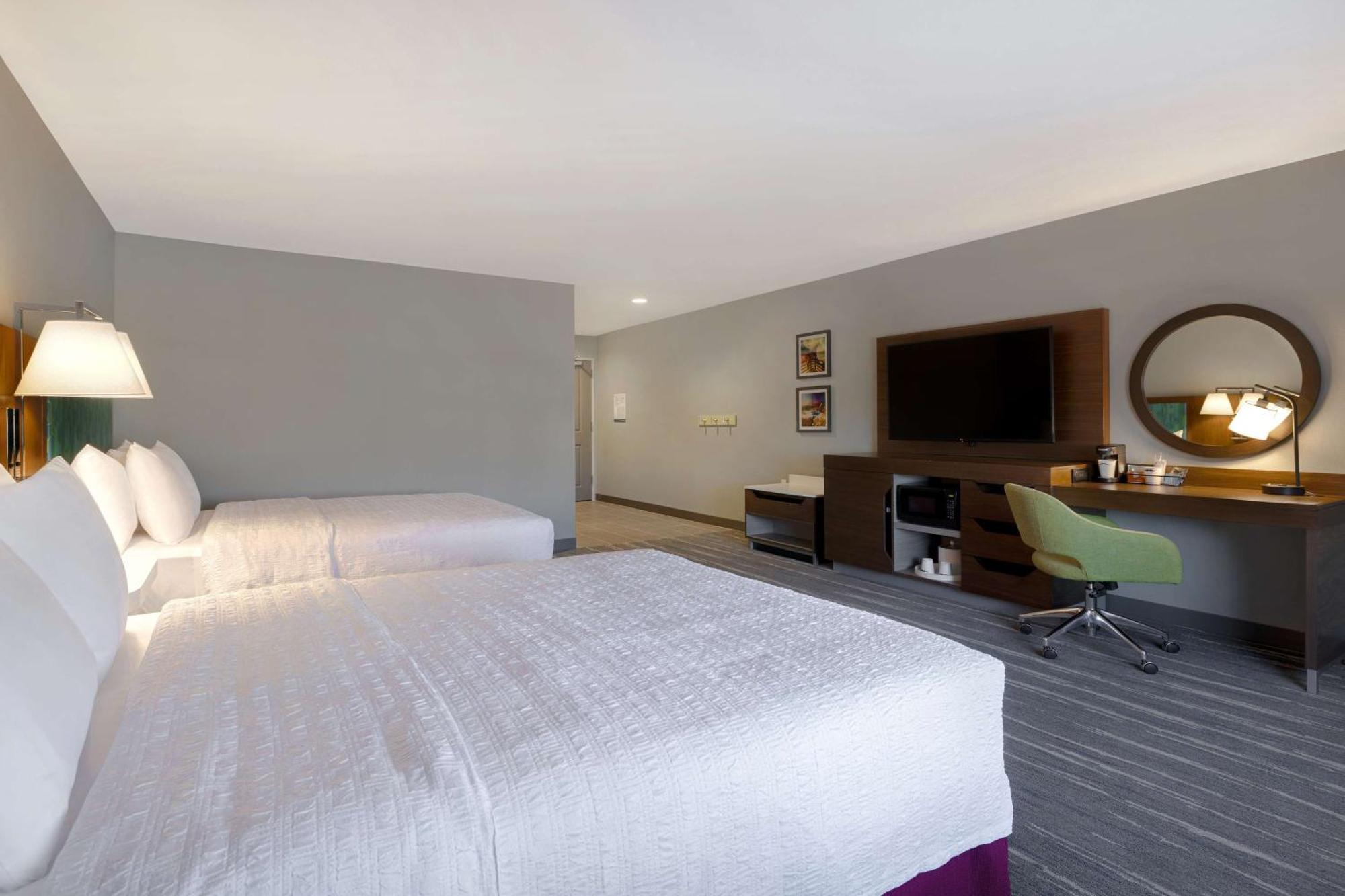 Hampton Inn & Suites Marina Εξωτερικό φωτογραφία