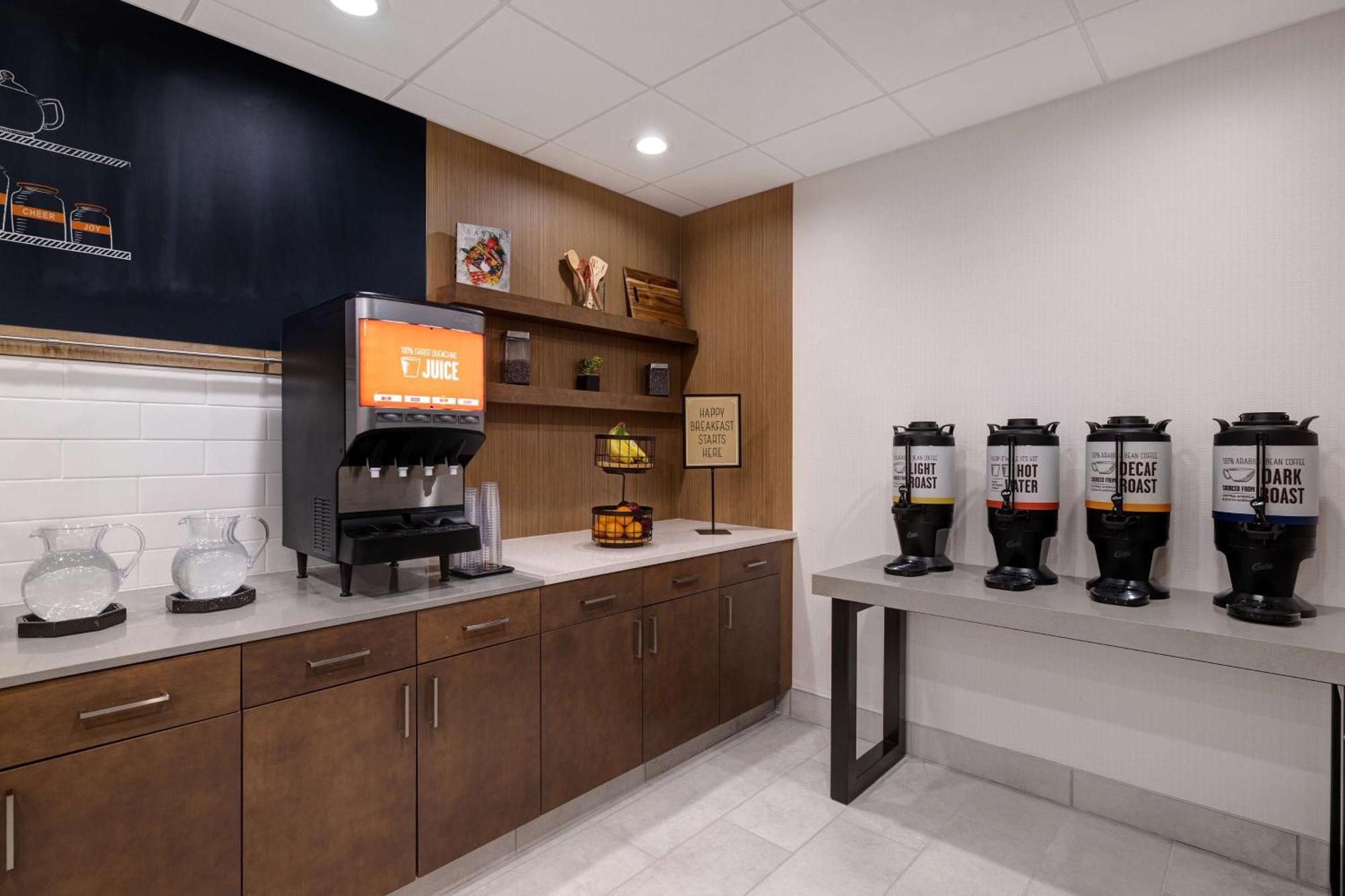 Hampton Inn & Suites Marina Εξωτερικό φωτογραφία