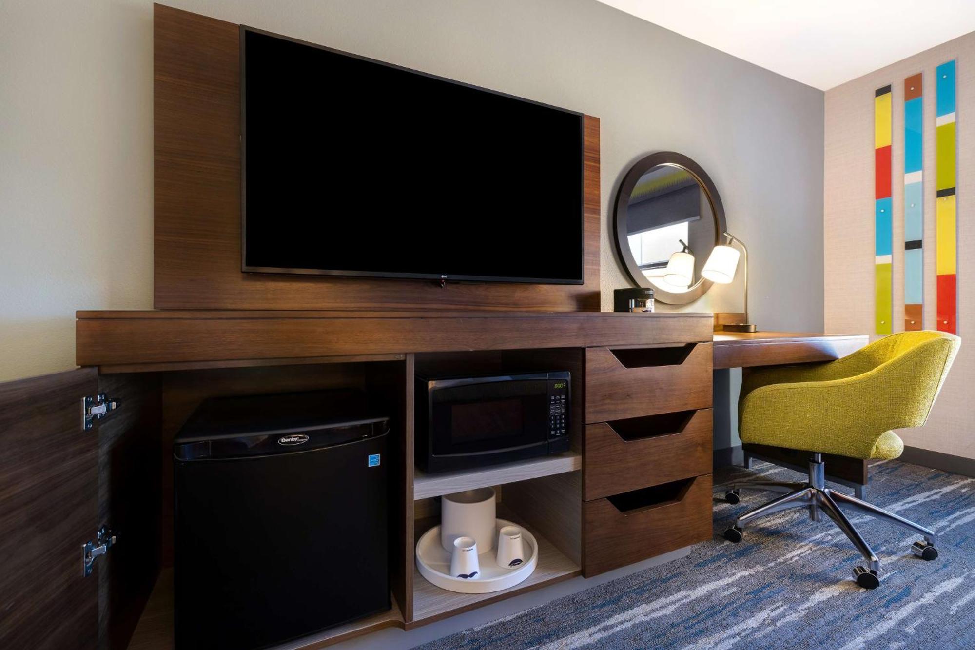 Hampton Inn & Suites Marina Εξωτερικό φωτογραφία