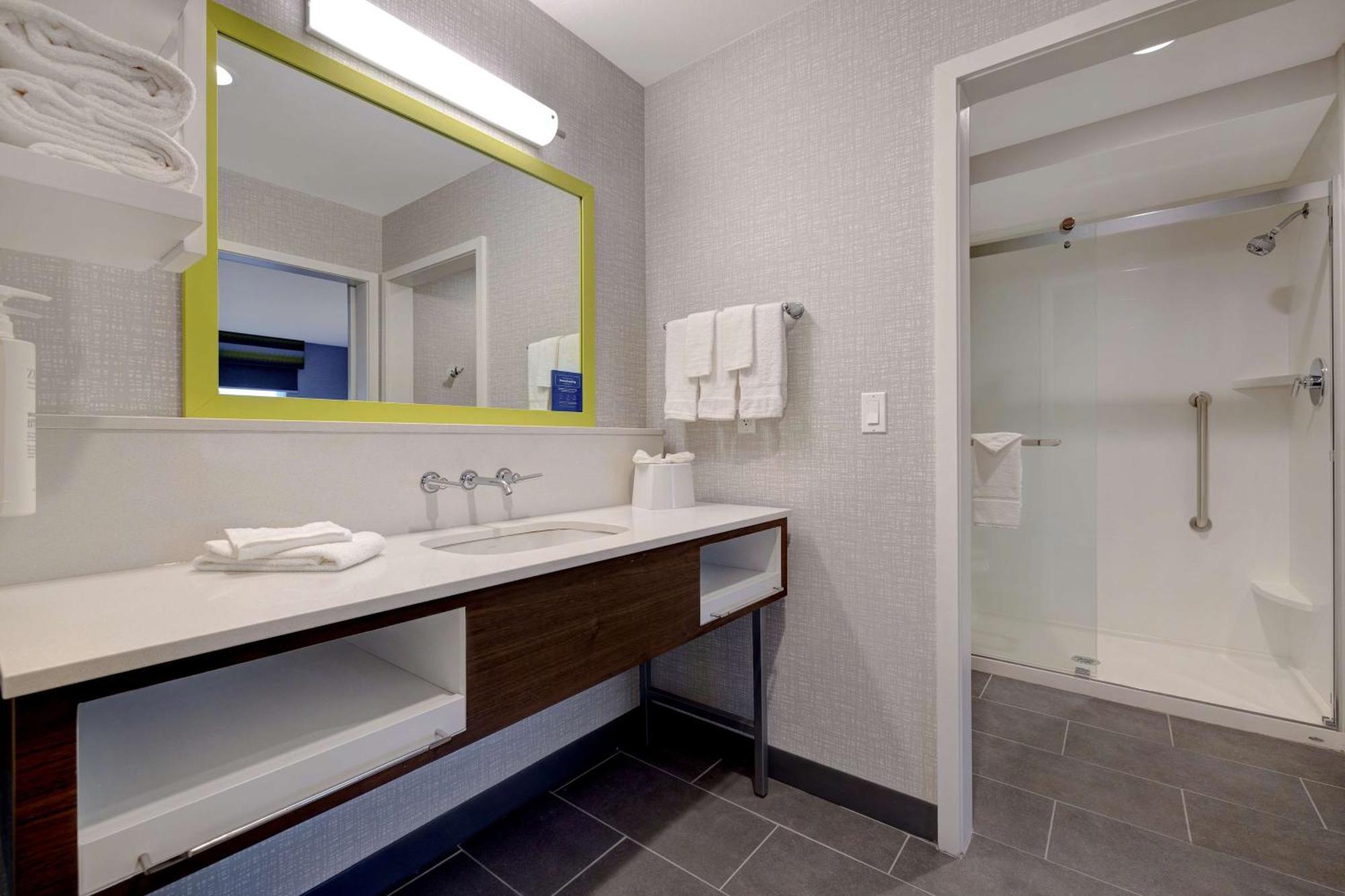 Hampton Inn & Suites Marina Εξωτερικό φωτογραφία