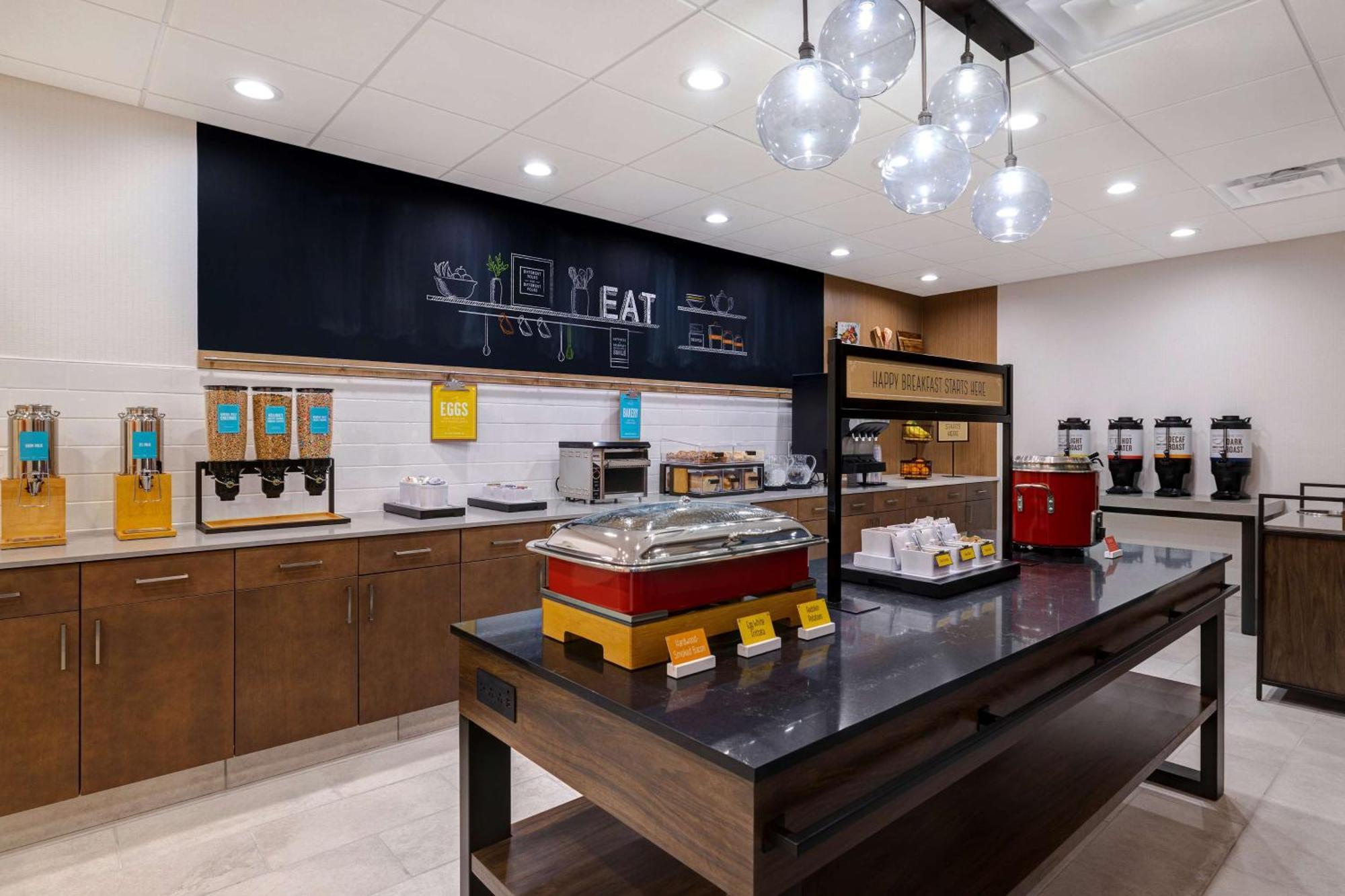 Hampton Inn & Suites Marina Εξωτερικό φωτογραφία