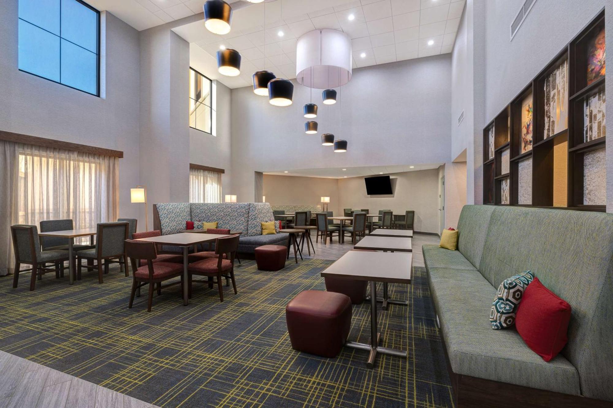 Hampton Inn & Suites Marina Εξωτερικό φωτογραφία